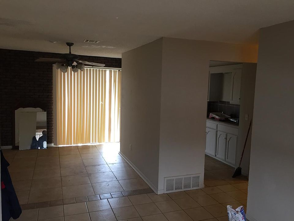 2nd image of 725 NE 83rd St