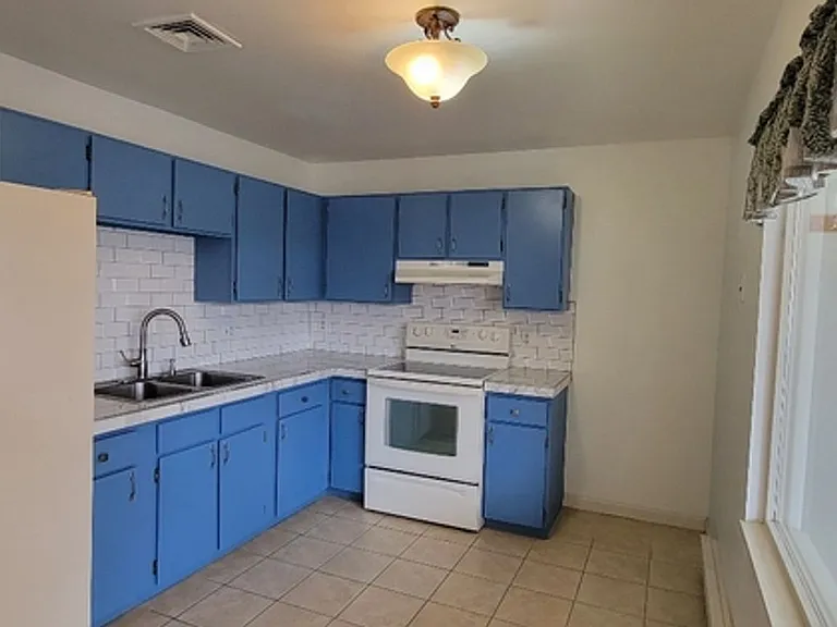 62 Glenroyal Dr #9 — Photo 5