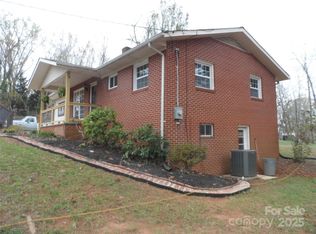 205 Phillips St, Morganton, NC 28655