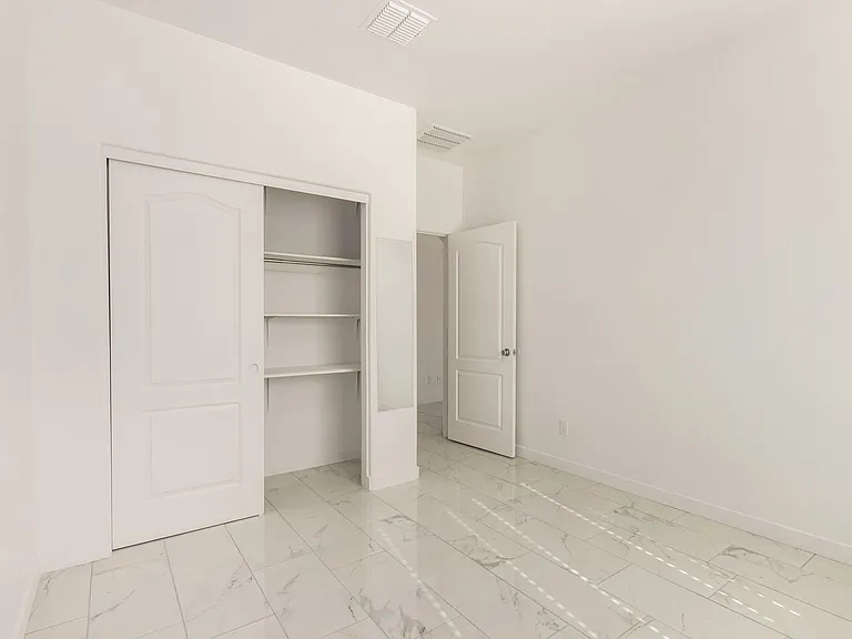 24409 W Sheraton Ln — Photo 35