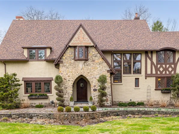 165 Grosvenor Rd, Rochester, NY 14610