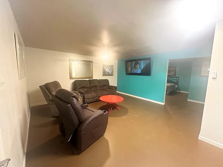 322 E Canal St #B — Photo 9