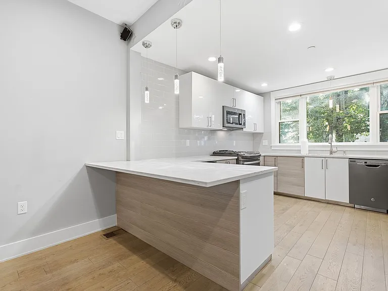 447 Frankfort St #1 — Photo 5