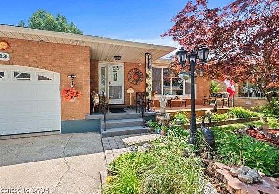 3rd image of 33 Meadowbrook Cres