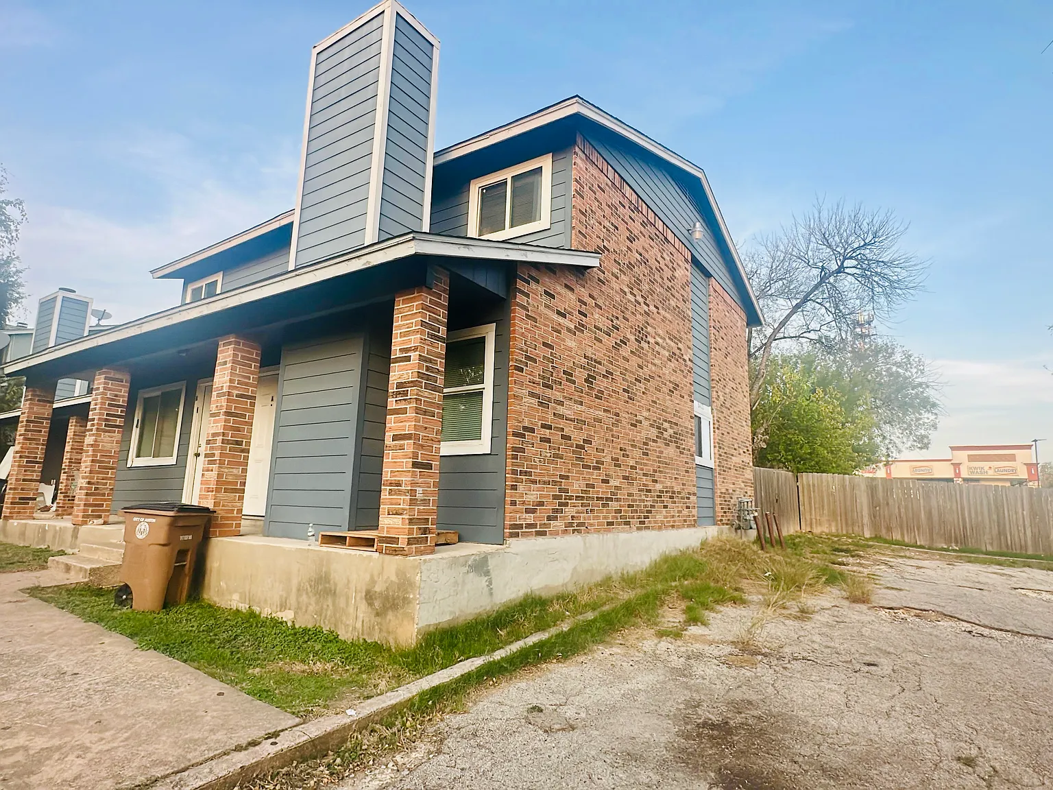 2 bed, 1.5 bath, 900 sqft, $1,400 — Photo 3