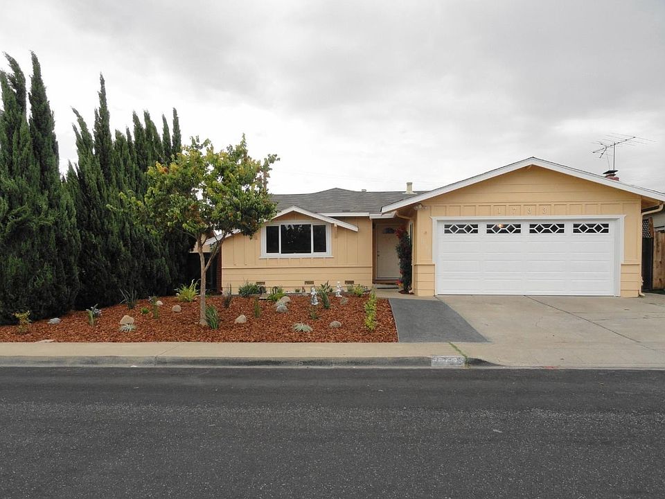 1st image of 1733 Crater Lake Ave