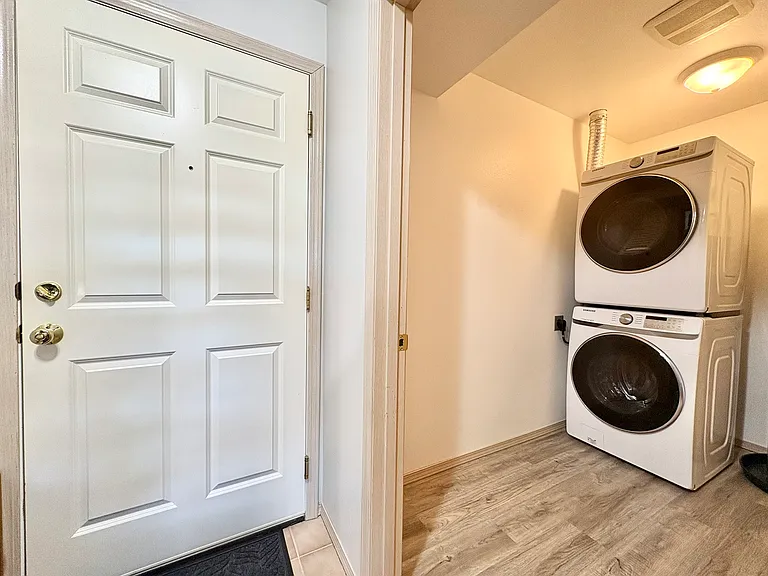 Laundry Room / Entry