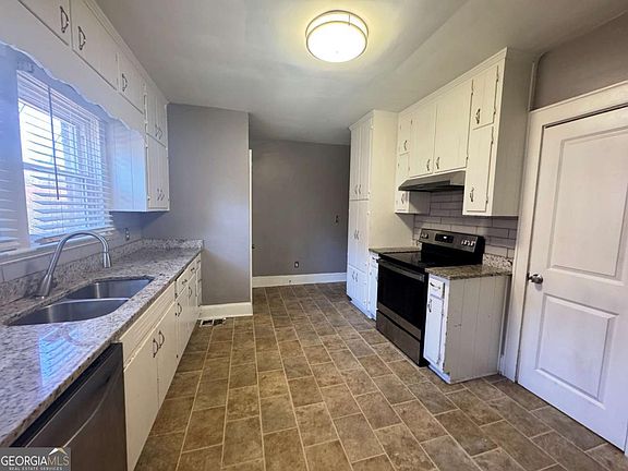 3rd image of 2079 Ben Hill Rd