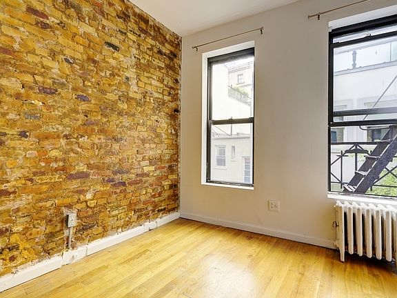 5th image of 165 Mulberry St #25