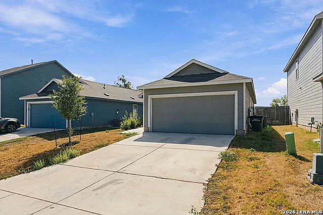 3 bed, 2.0 bath, 1392 sqft, $2,300 — Photo 1