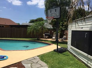 960 SW 111th Ave, Pembroke Pines, FL 33025