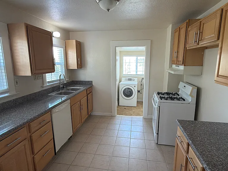 51 E 6th St #1 — Photo 6