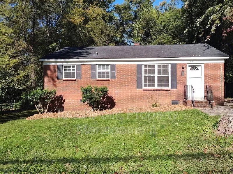 3 bed, 1.0 bath, 988 sqft, $1,995 — Photo 1