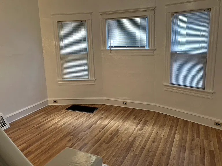 807 Grandview St — Photo 5