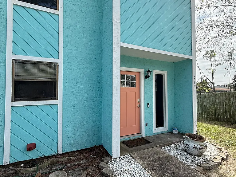 6221 Hibiscus Ave — Photo 1