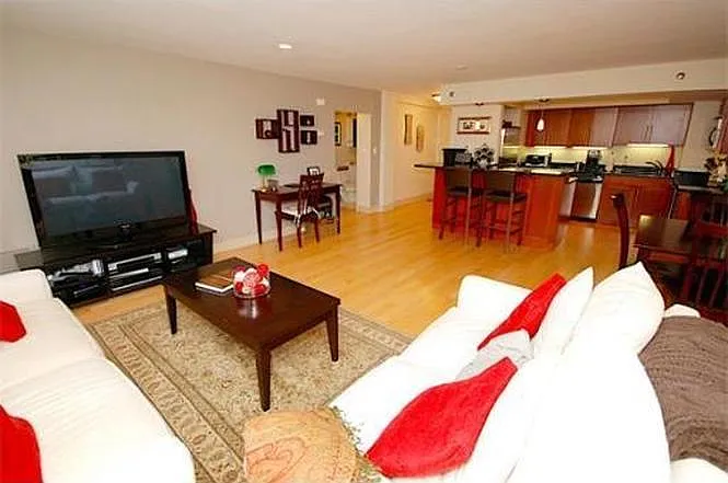 1600 Beacon St #504 — Photo 3
