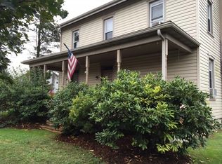 132 Eastbrook Rd, Smoketown, PA 17576