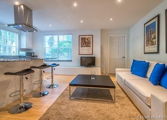 3rd image of 940 7th St #940A