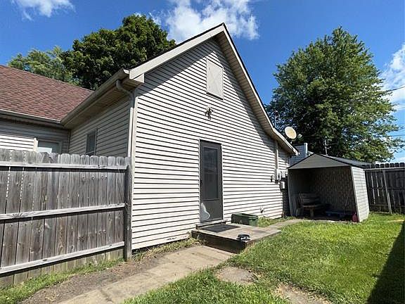5th image of 200 E Brown St