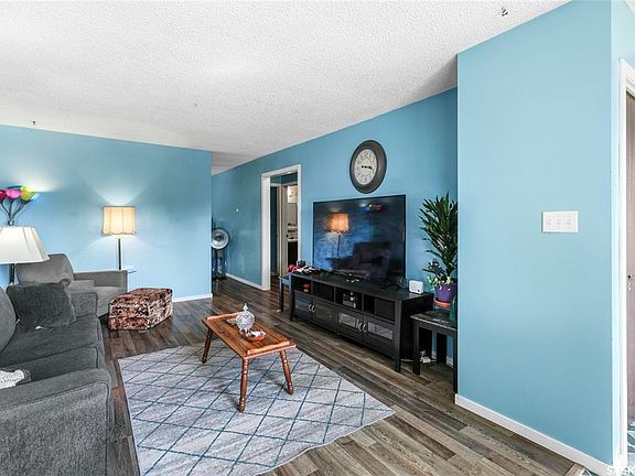 4th image of 206 Lloyd Cres