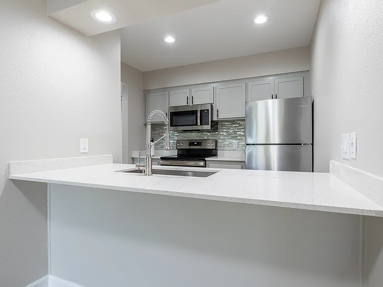 Sofia Apartments — Photo 14