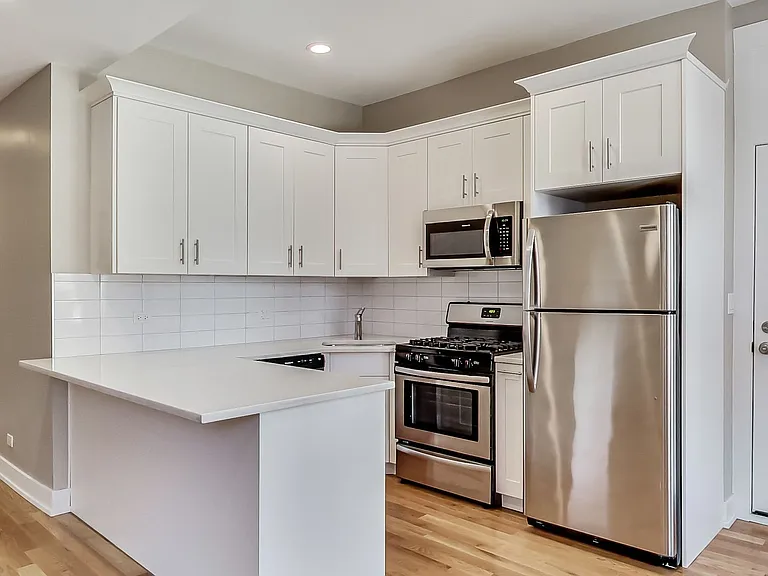 1914 W Crystal St #2R — Photo 6