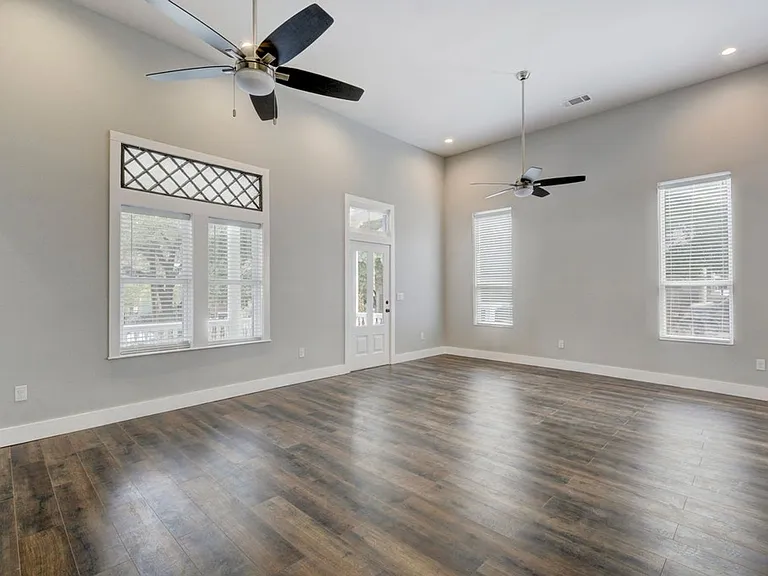 901 Shoal Cliff Ct — Photo 4