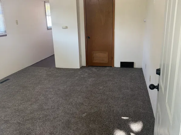 504 1st St NE #1, Mason City, IA 50401