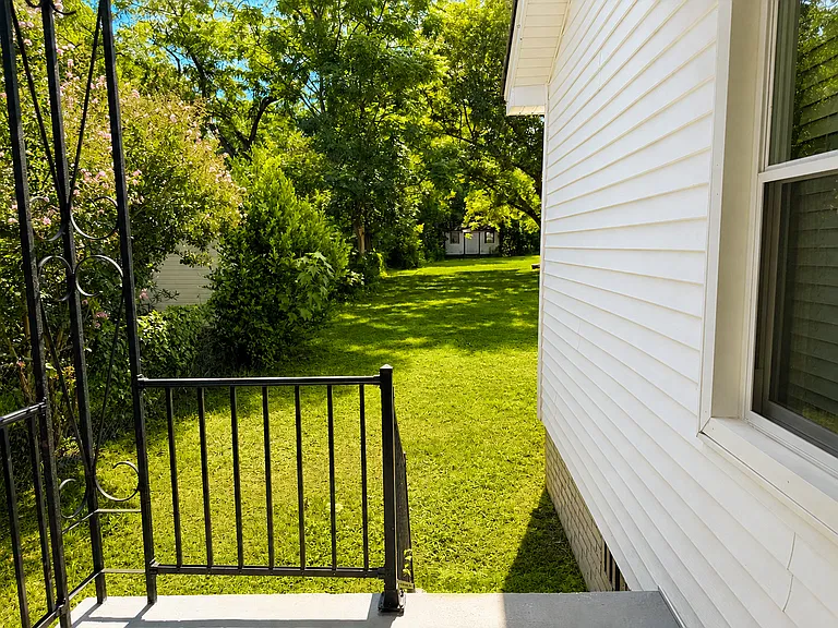 215 Fairview St — Photo 5