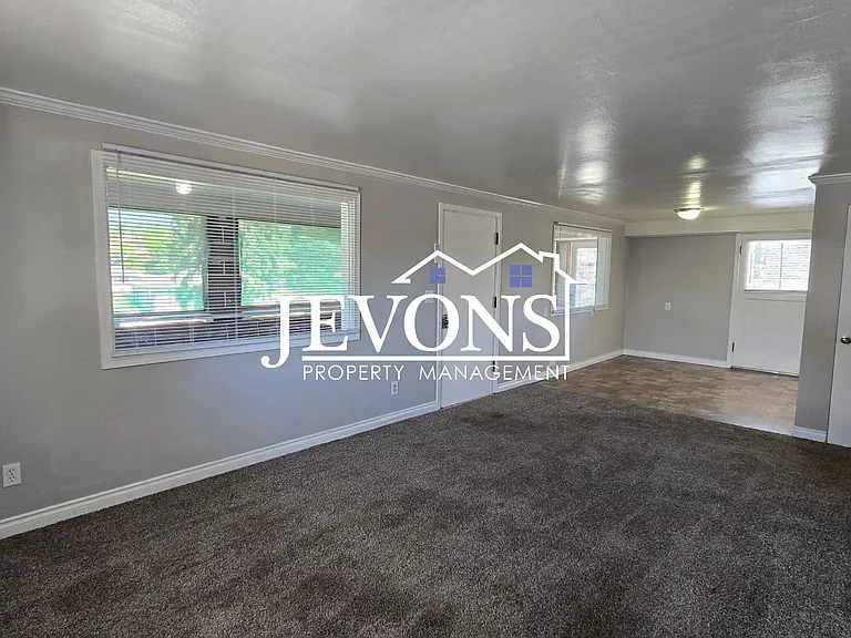 708 W Home Ave #3 — Photo 3