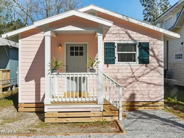 319 Easterbrook St, Bay Saint Louis, MS 39520