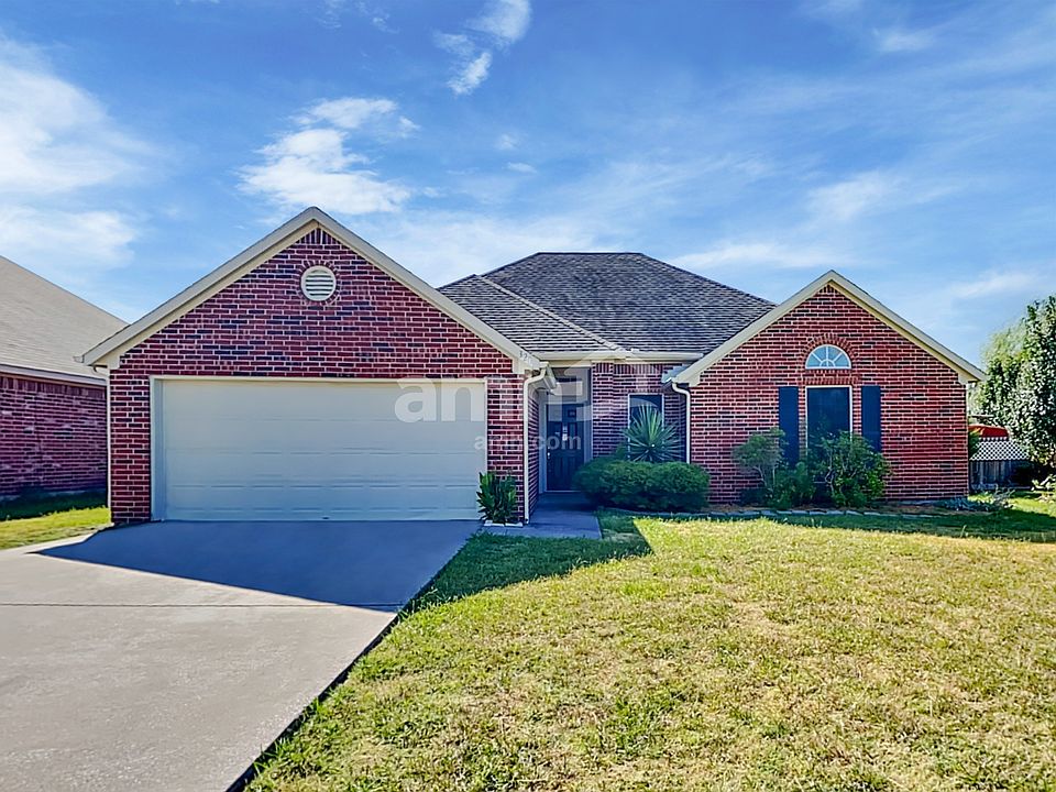 1st image of 320 Pin Oak Ln