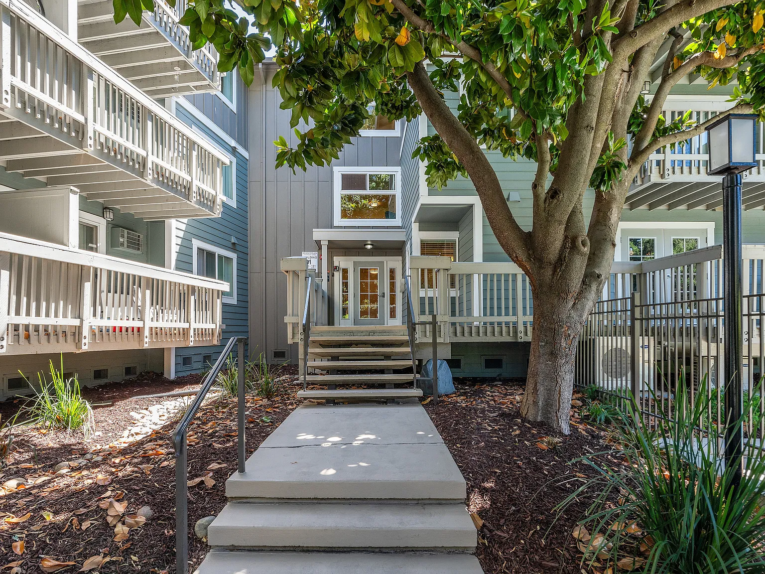 Regency Plaza Apartments — Photo 3