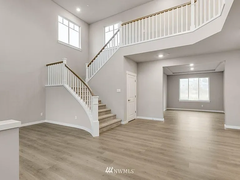 11003 33rd St NE — Photo 3