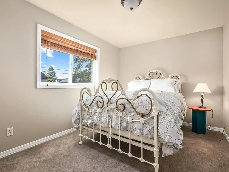 648 Denver St — Photo 15