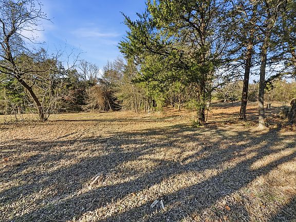 3rd image of 266 Bennett Rd