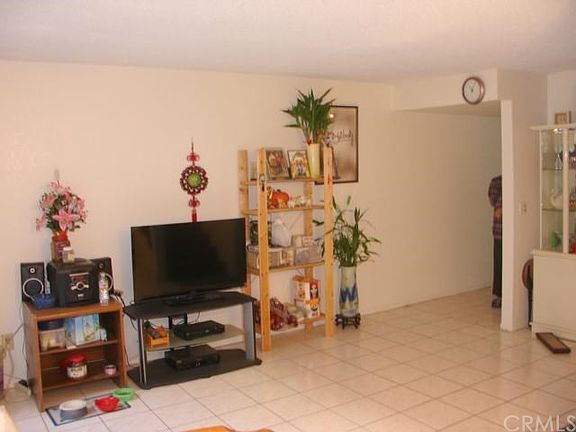 3rd image of 1537 S Del Mar Ave APT F