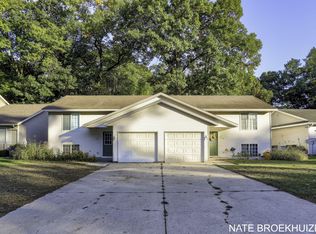 383 Oak Harbor Ct, Holland, MI 49424