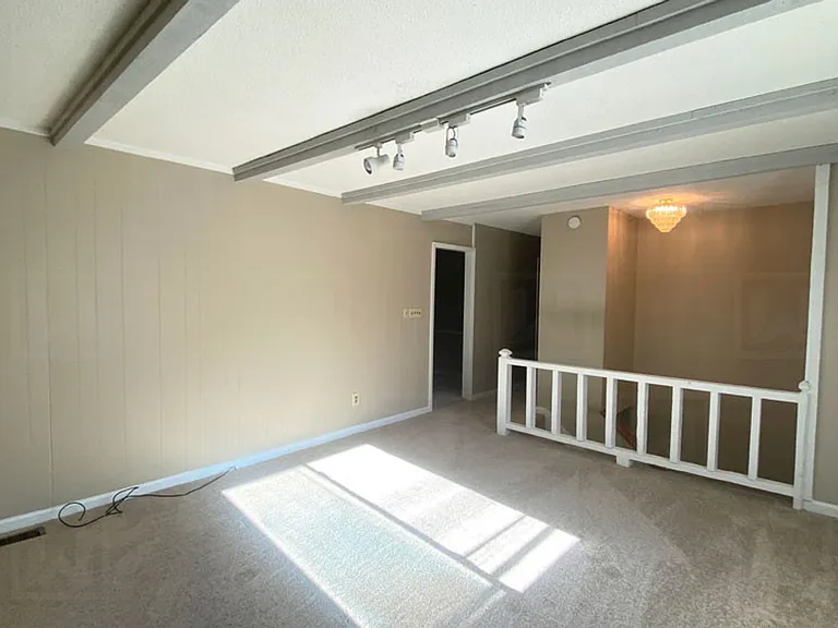 812 11th St — Photo 3