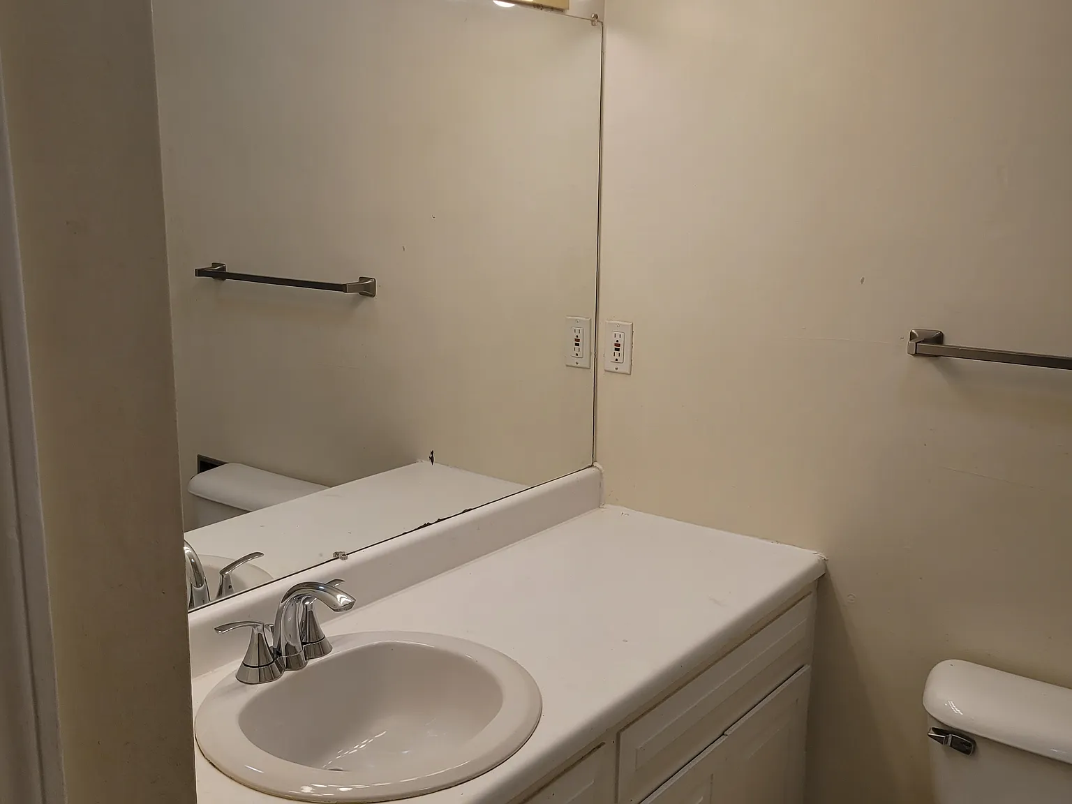 2 bed, 1100 sqft, $2,200 — Photo 4