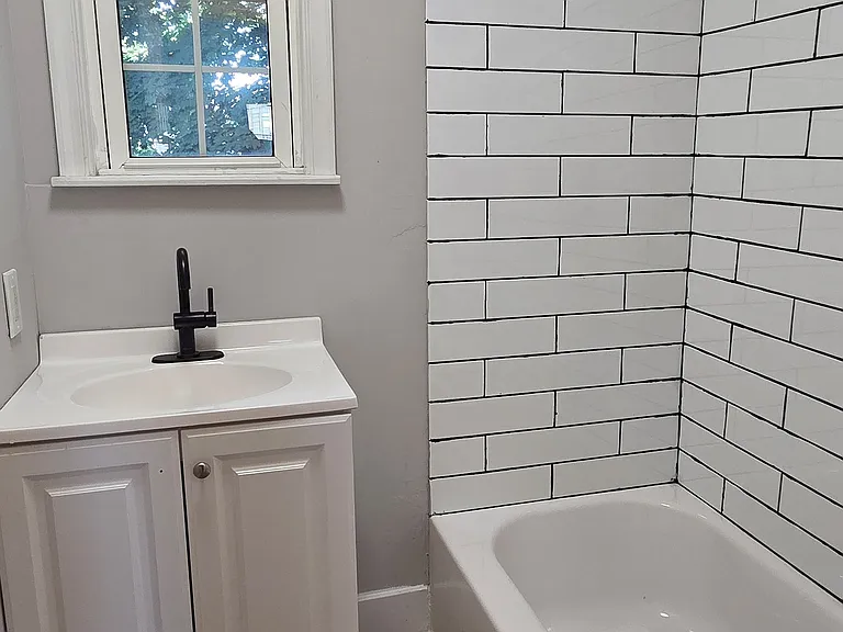 1019 Green Ln — Photo 12