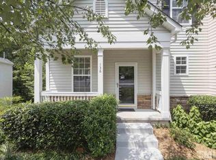 136 Summit Oaks Ln, Holly Springs, NC 27540