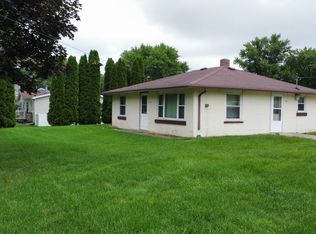 275 S 1st St, Sheldon, IL 60966
