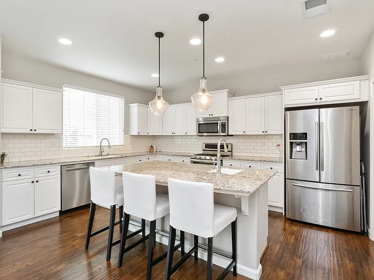 3564 Bellaire Ave — Photo 4