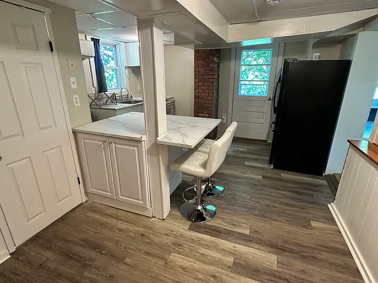 22 Lakeview St #B — Photo 6