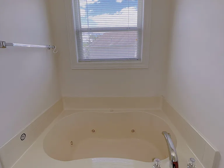 2875 Parkview Dr — Photo 36