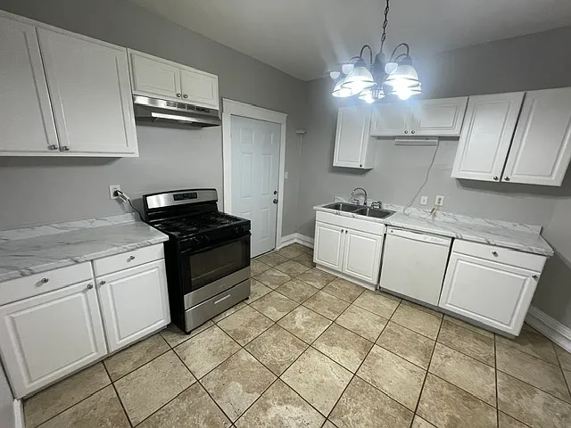 2674 Myrtle St — Photo 25