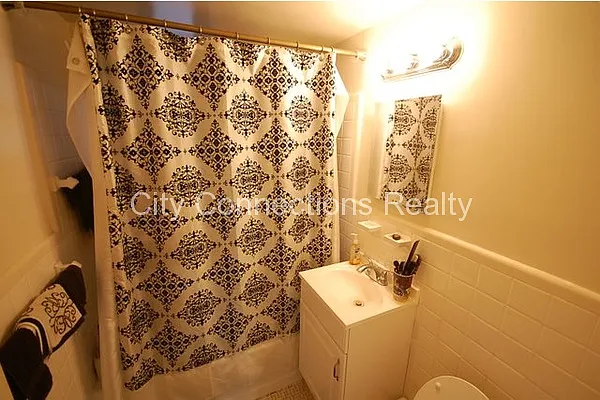 Rented by City Connections Realty | media 15