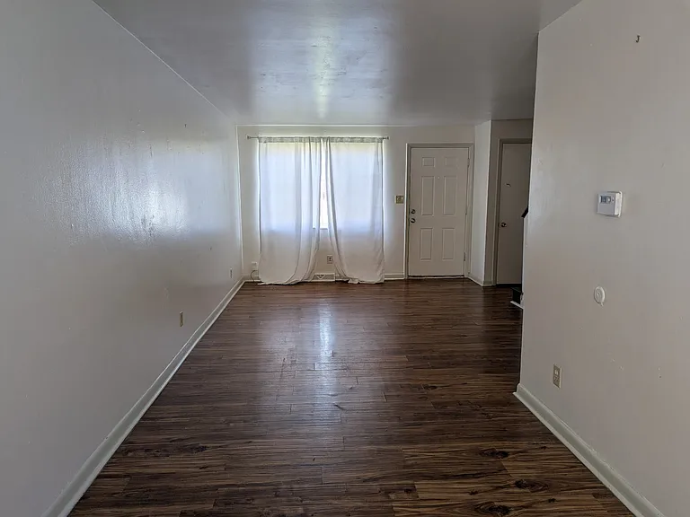 821 Manning Ave — Photo 3
