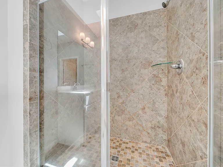125 Fernwood St — Photo 22